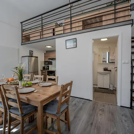 Stunning & Spacious 2bdr Apt In Center Apartmán