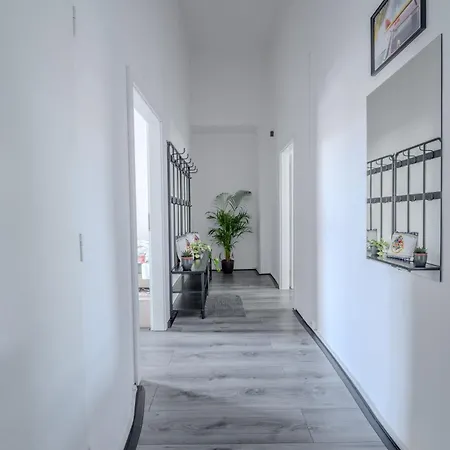 Stunning & Spacious 2bdr Apt In Center Apartmán *